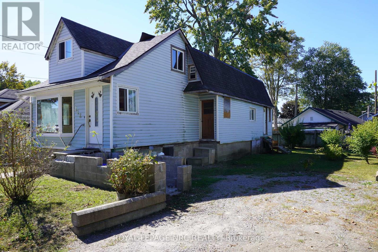 212 Lincoln Road W, Fort Erie, Ontario  L0S 1B0 - Photo 5 - X12463857