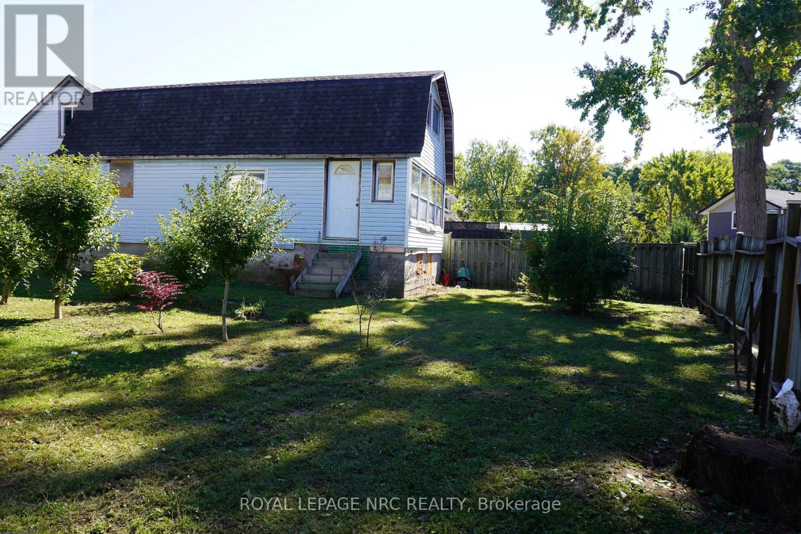 212 Lincoln Road W, Fort Erie, Ontario  L0S 1B0 - Photo 8 - X12463857