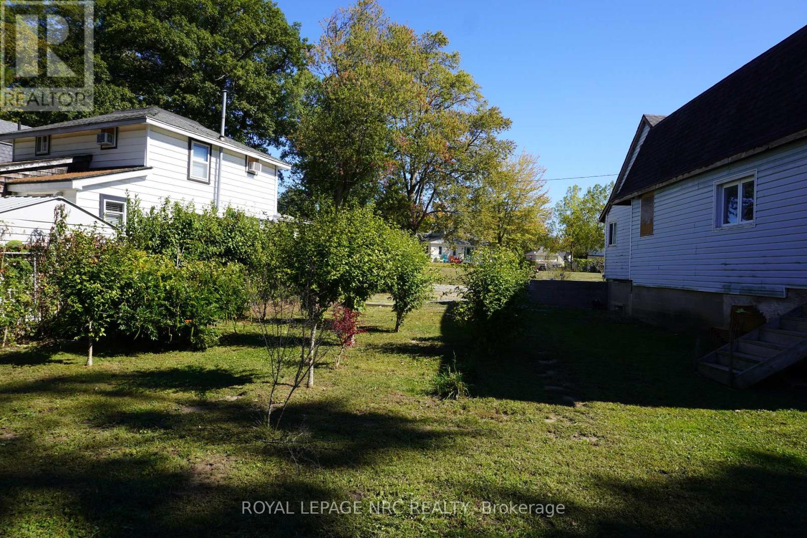 212 Lincoln Road W, Fort Erie, Ontario  L0S 1B0 - Photo 9 - X12463857