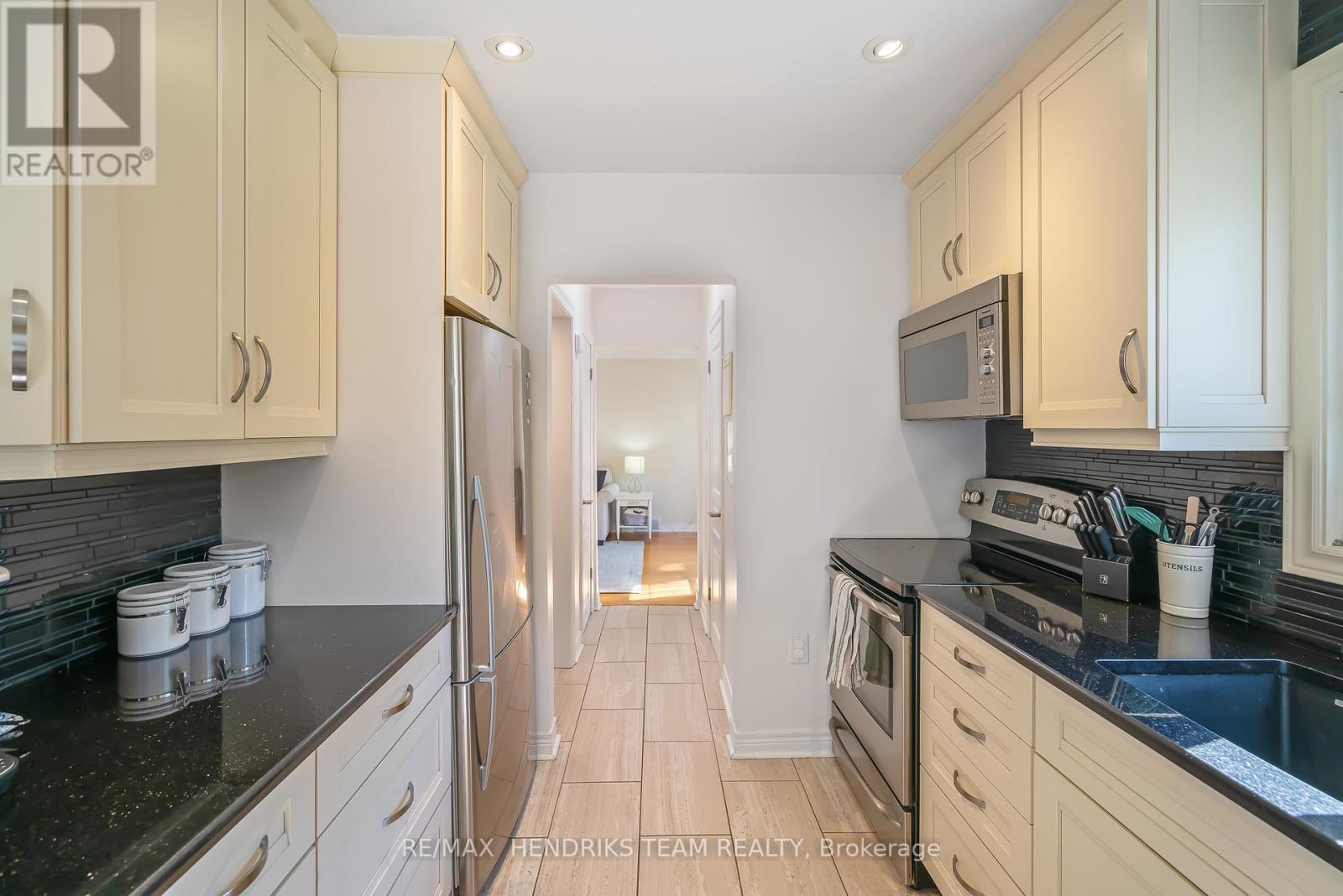 5 Maplewood Drive, St. Catharines, Ontario  L2M 3N9 - Photo 10 - X12463914