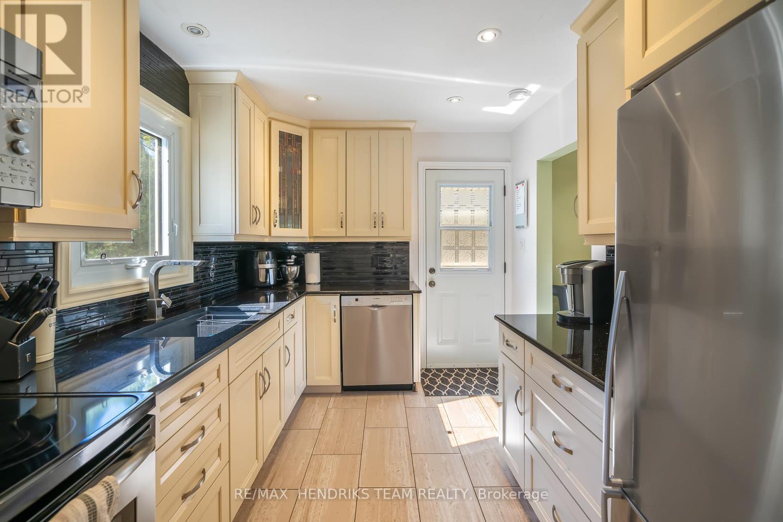 5 Maplewood Drive, St. Catharines, Ontario  L2M 3N9 - Photo 11 - X12463914