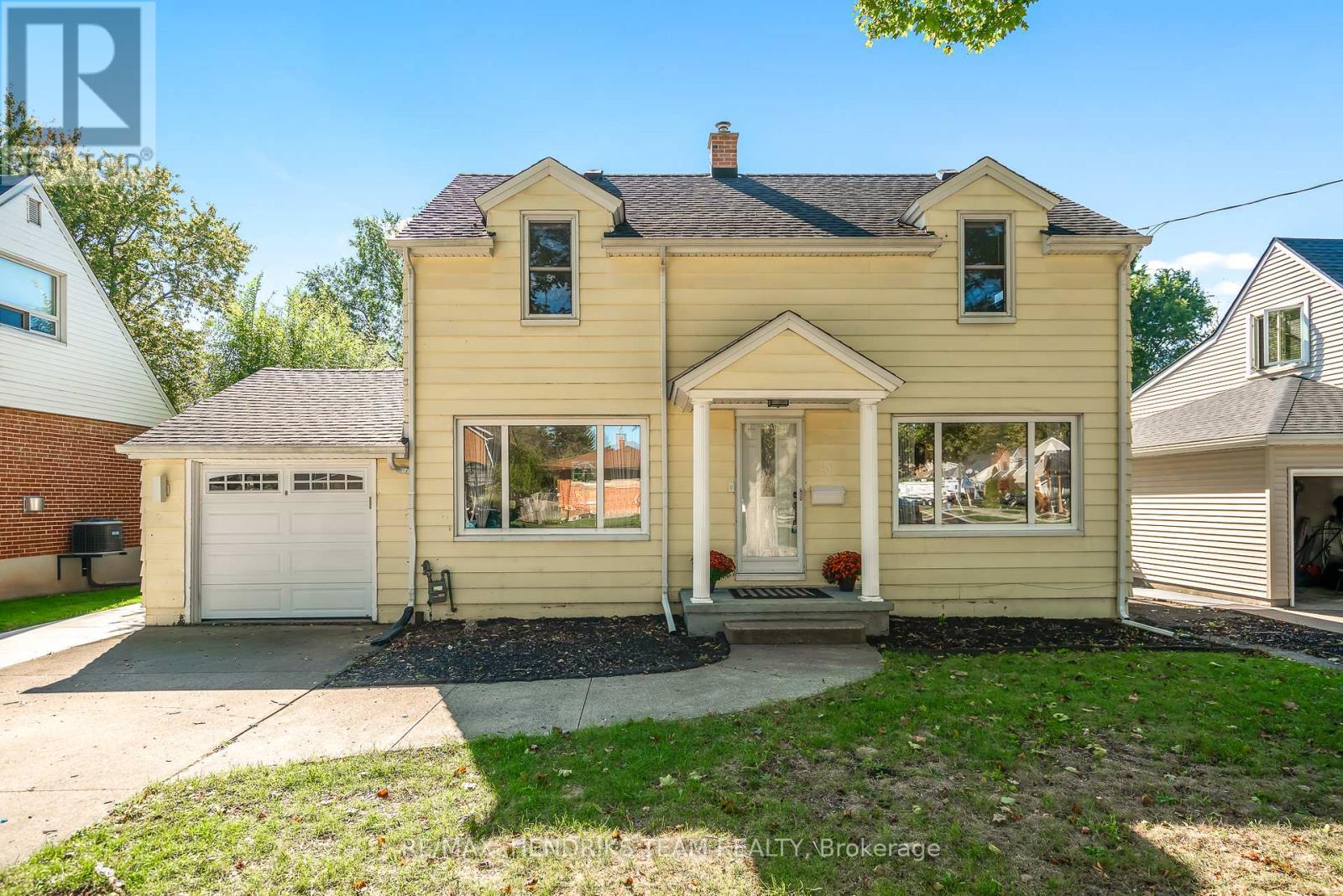 5 Maplewood Drive, St. Catharines, Ontario  L2M 3N9 - Photo 2 - X12463914