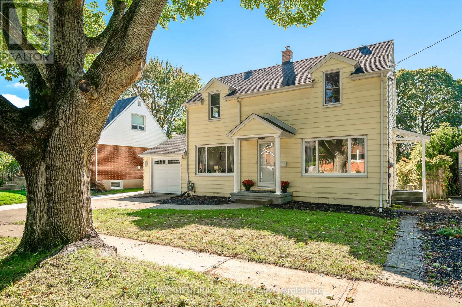 5 Maplewood Drive, St. Catharines, Ontario  L2M 3N9 - Photo 3 - X12463914
