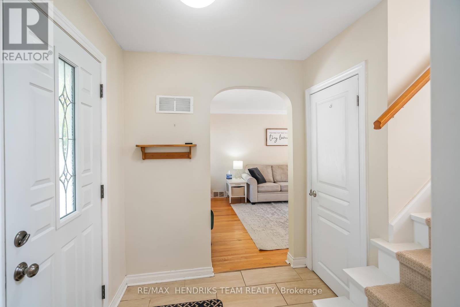 5 Maplewood Drive, St. Catharines, Ontario  L2M 3N9 - Photo 6 - X12463914