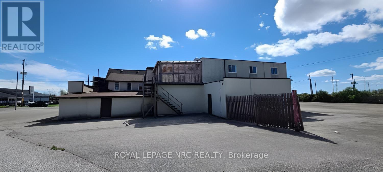 544 Garrison Road, Fort Erie, Ontario  L2A 1N4 - Photo 2 - X12463926