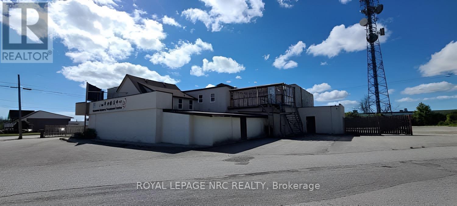 544 Garrison Road, Fort Erie, Ontario  L2A 1N4 - Photo 3 - X12463926