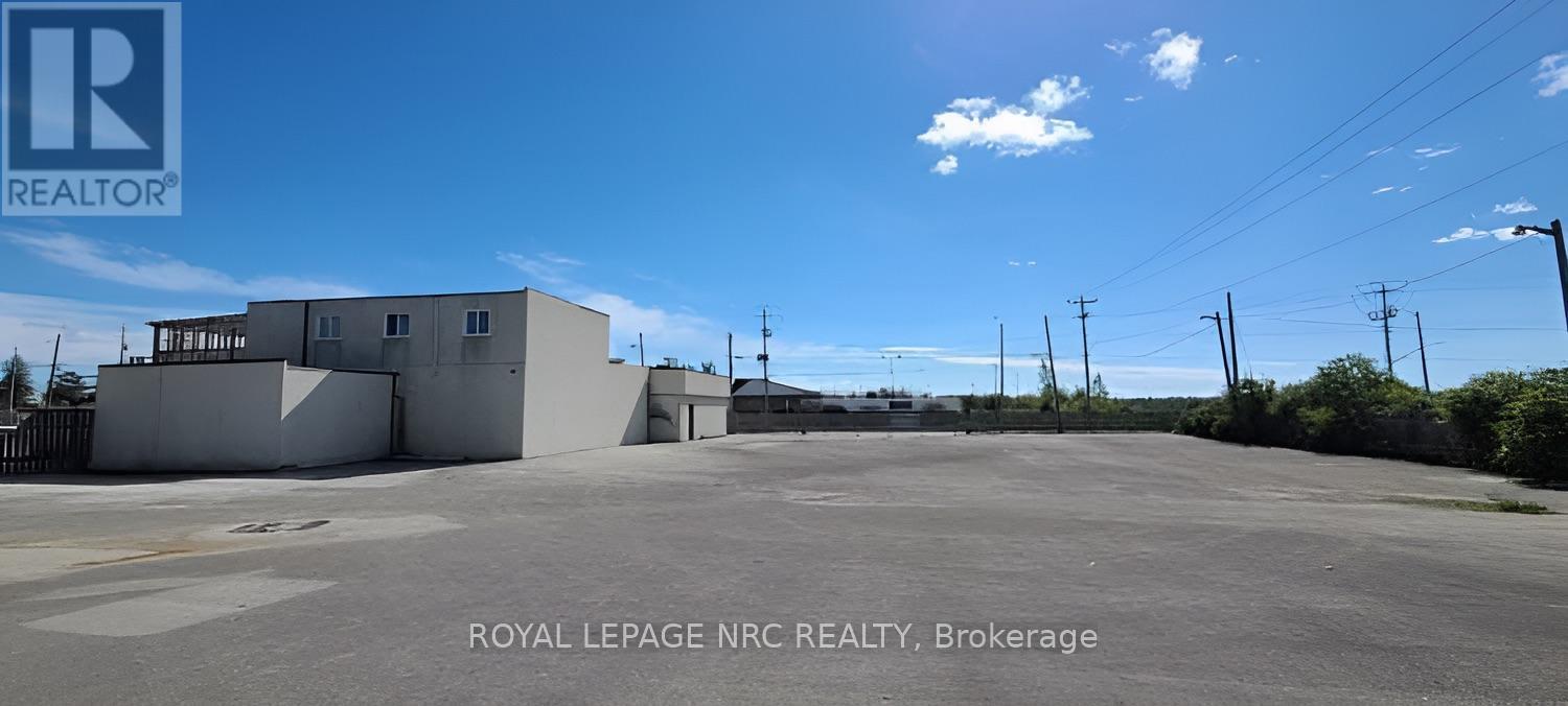 544 Garrison Road, Fort Erie, Ontario  L2A 1N4 - Photo 4 - X12463926