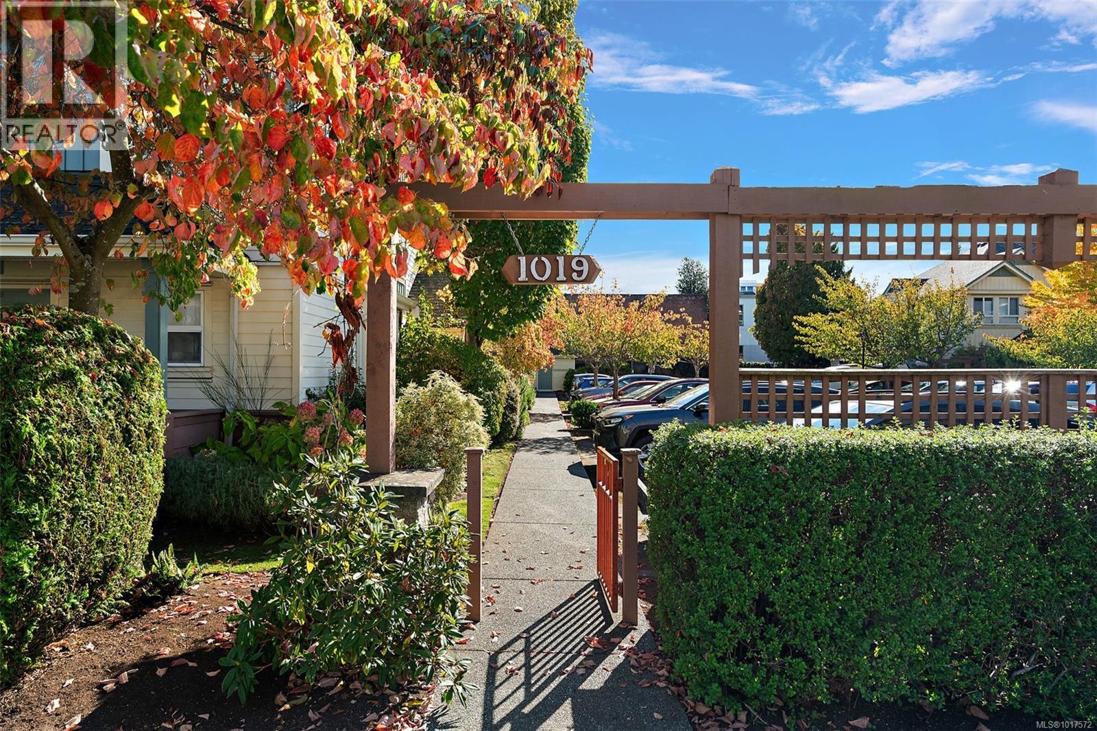 21 1019 North Park St, Victoria, British Columbia