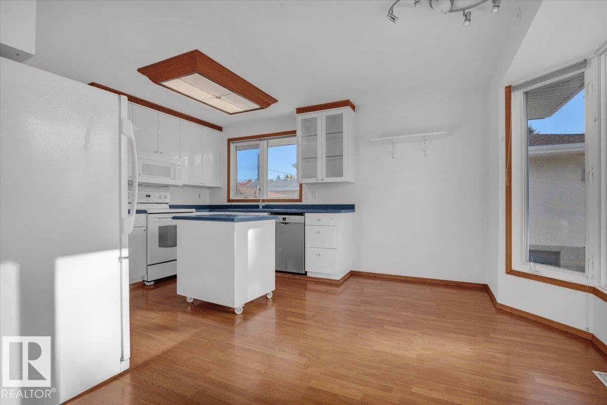 3803 112 St Nw Nw, Edmonton, Alberta  T6J 1J1 - Photo 11 - E4462175