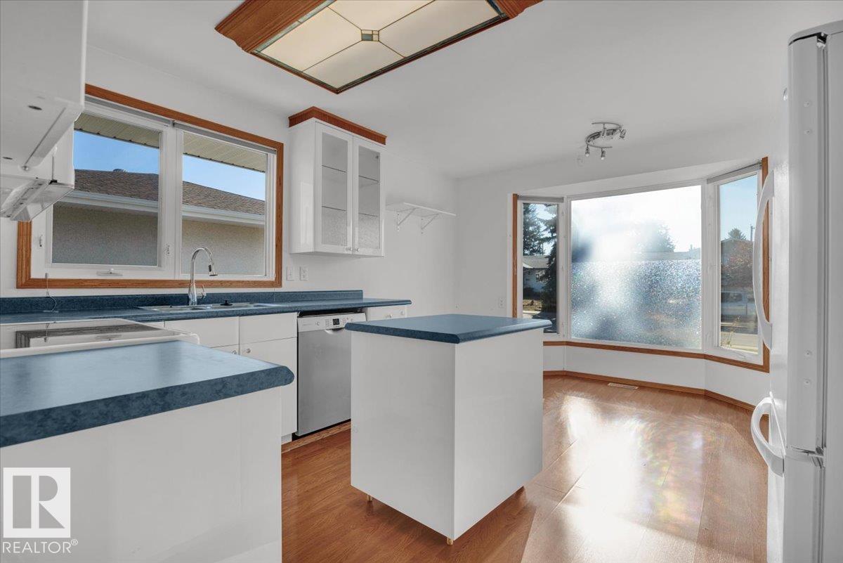 3803 112 St Nw Nw, Edmonton, Alberta  T6J 1J1 - Photo 15 - E4462175