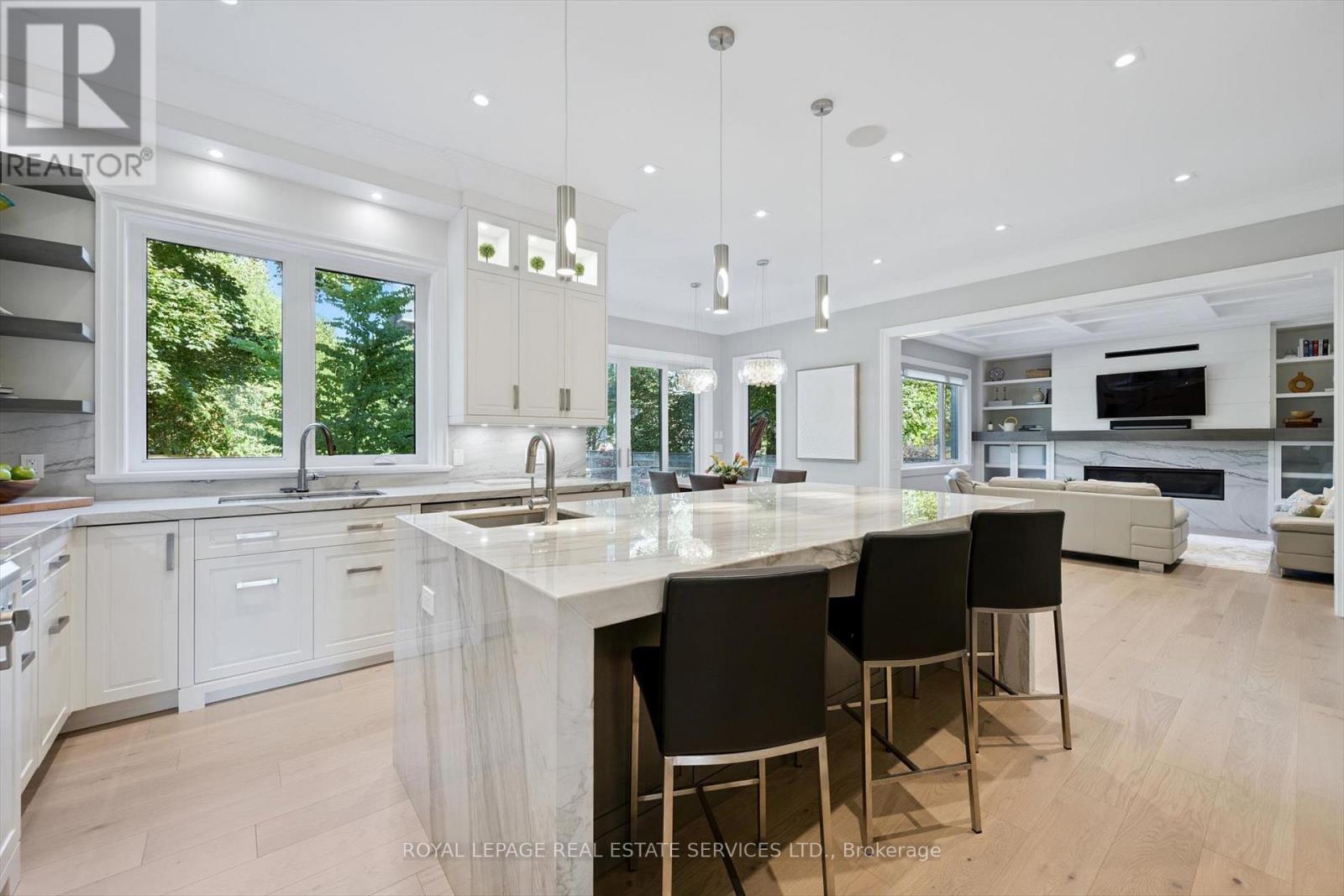 14 Westglen Crescent, Toronto, Ontario  M9B 4R1 - Photo 10 - W12463756