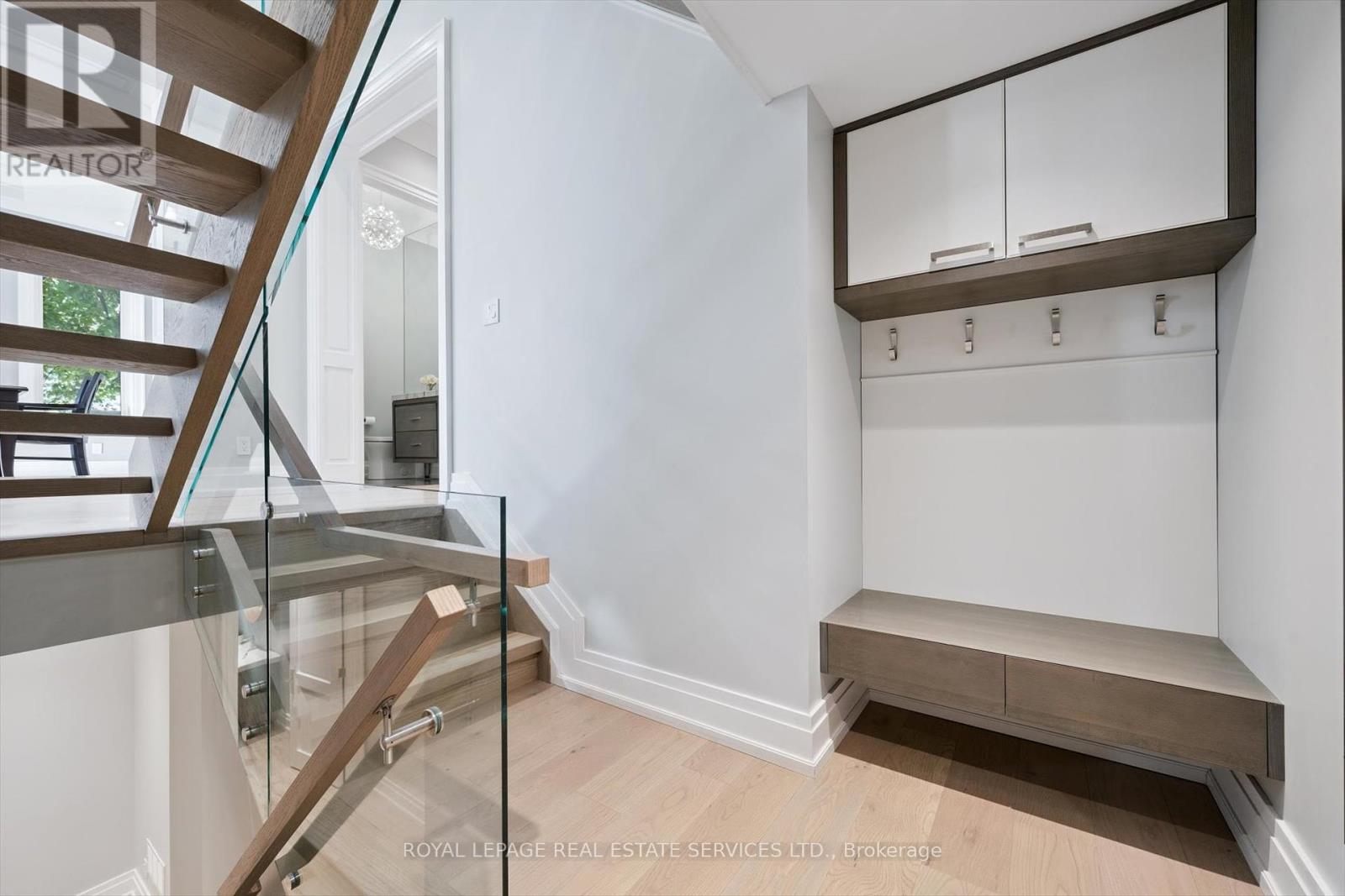 14 Westglen Crescent, Toronto, Ontario  M9B 4R1 - Photo 17 - W12463756