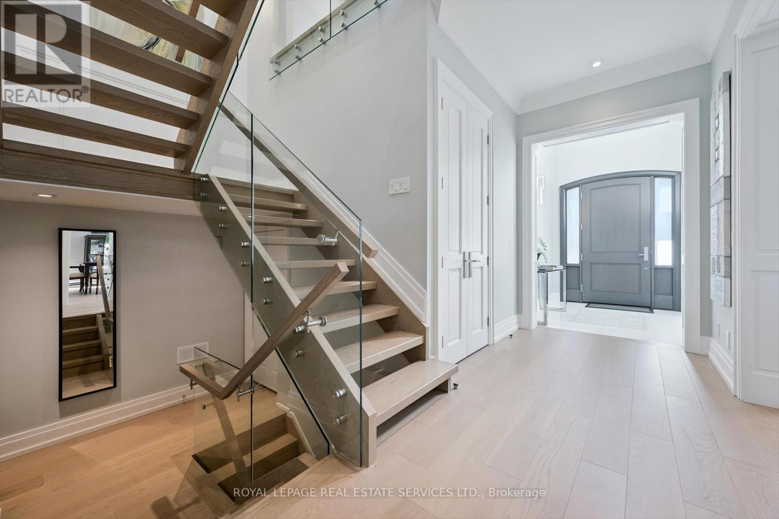 14 Westglen Crescent, Toronto, Ontario  M9B 4R1 - Photo 18 - W12463756