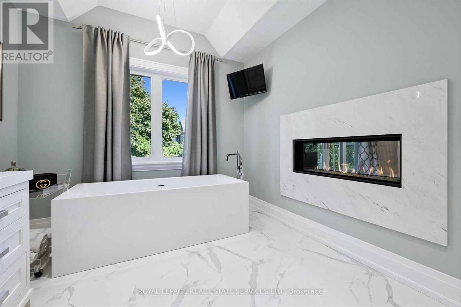 14 Westglen Crescent, Toronto, Ontario  M9B 4R1 - Photo 24 - W12463756