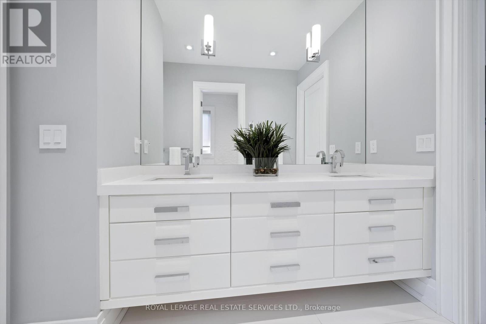 14 Westglen Crescent, Toronto, Ontario  M9B 4R1 - Photo 29 - W12463756