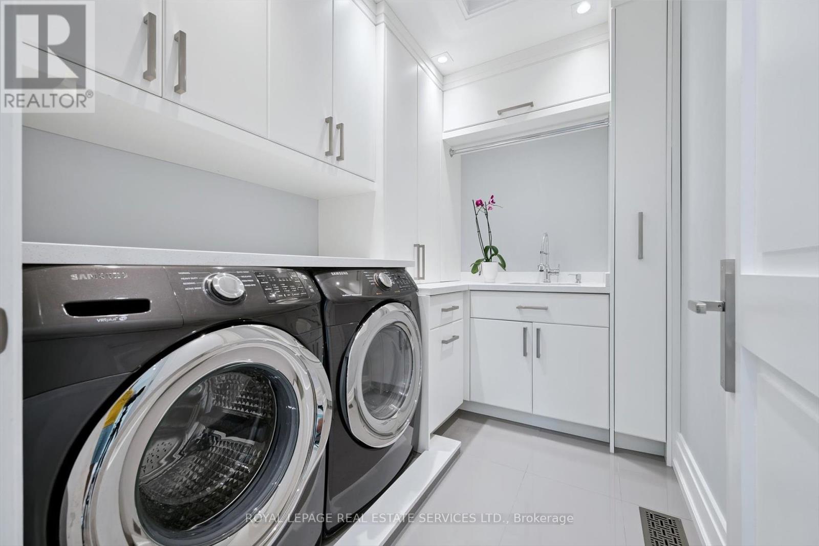 14 Westglen Crescent, Toronto, Ontario  M9B 4R1 - Photo 35 - W12463756