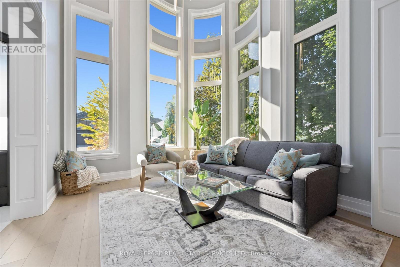 14 Westglen Crescent, Toronto, Ontario  M9B 4R1 - Photo 4 - W12463756
