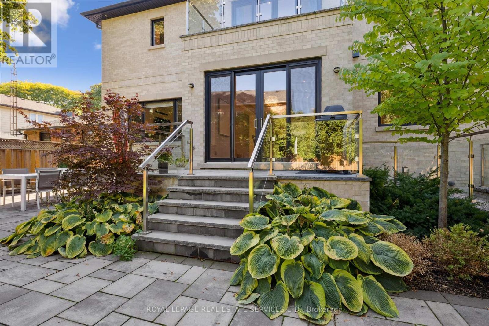 14 Westglen Crescent, Toronto, Ontario  M9B 4R1 - Photo 46 - W12463756