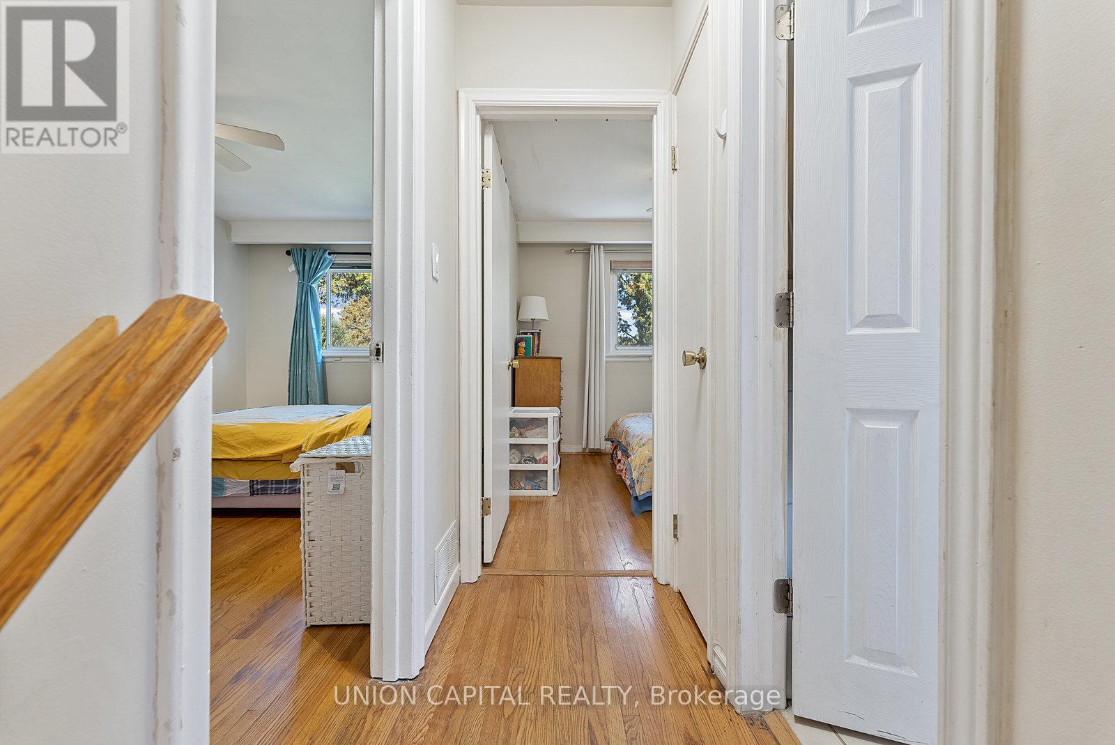 37 Callowhill Drive, Toronto, Ontario  M9R 3L3 - Photo 15 - W12463760