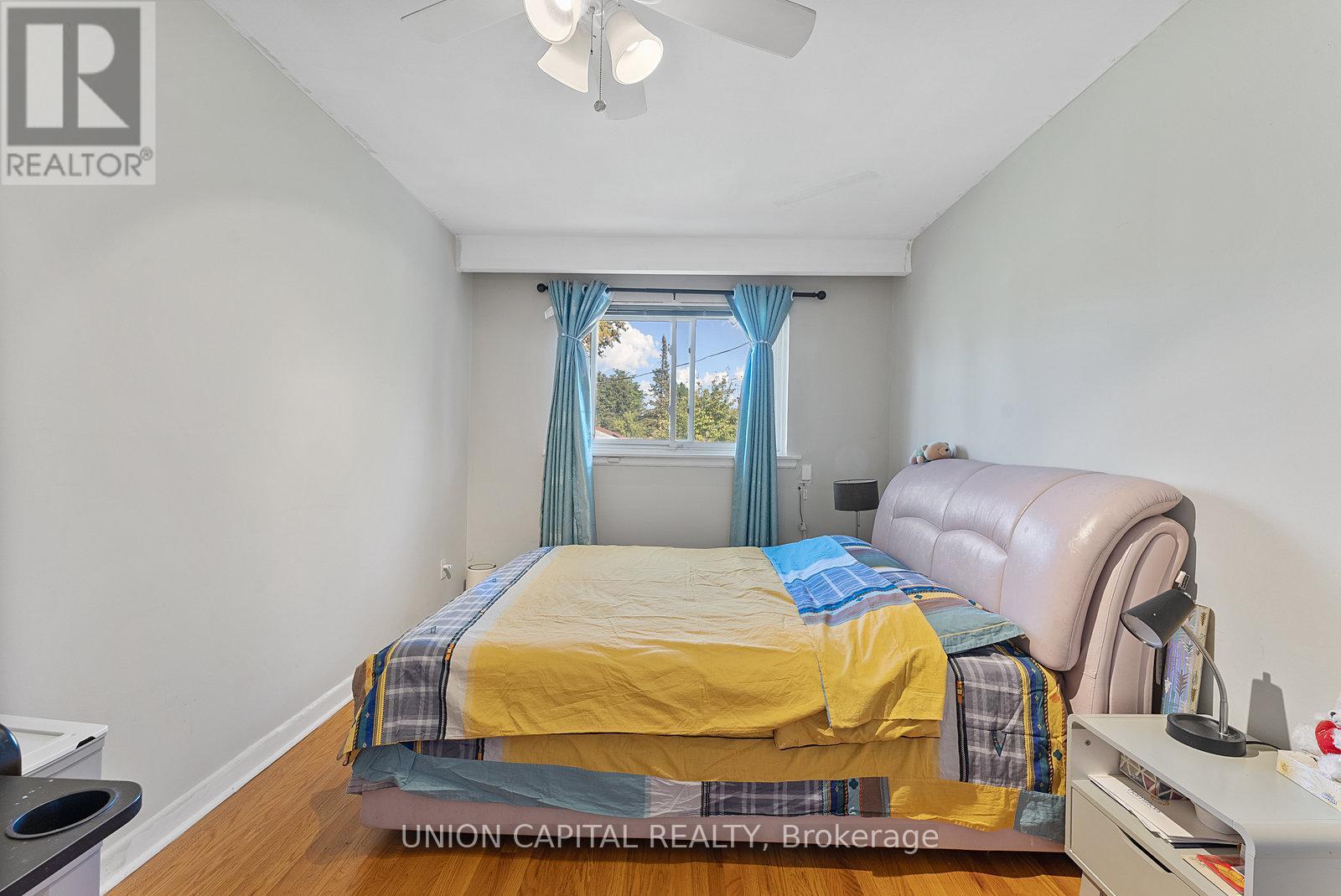 37 Callowhill Drive, Toronto, Ontario  M9R 3L3 - Photo 17 - W12463760