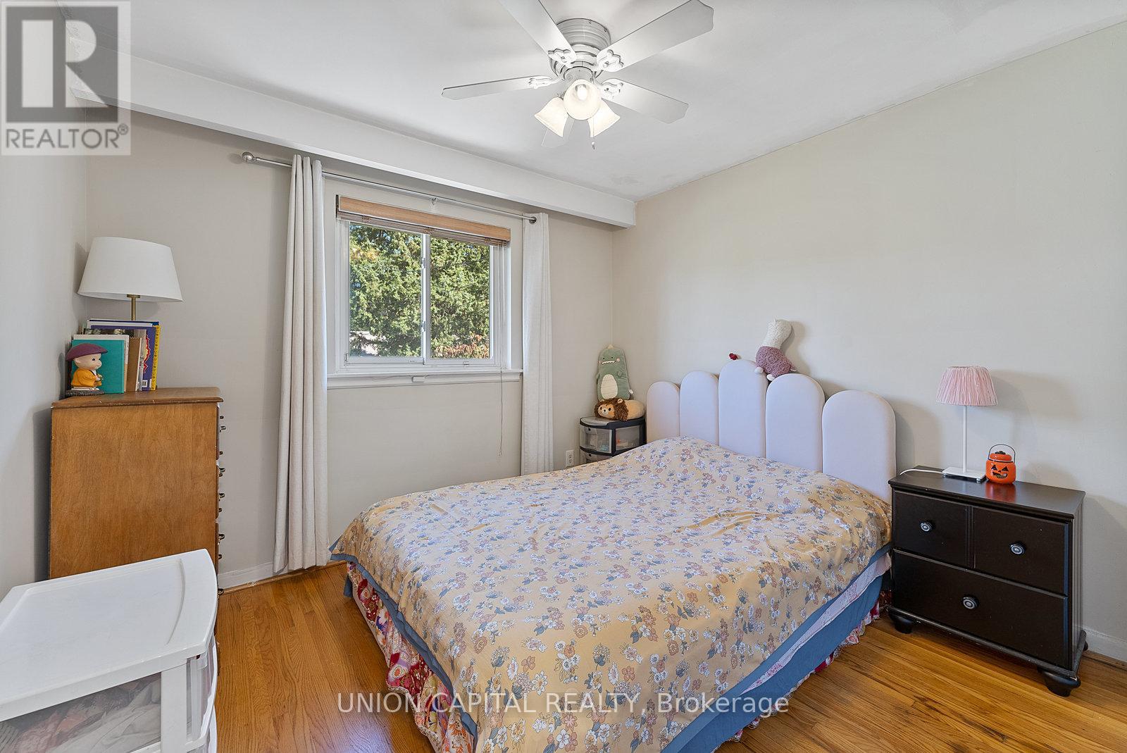 37 Callowhill Drive, Toronto, Ontario  M9R 3L3 - Photo 19 - W12463760