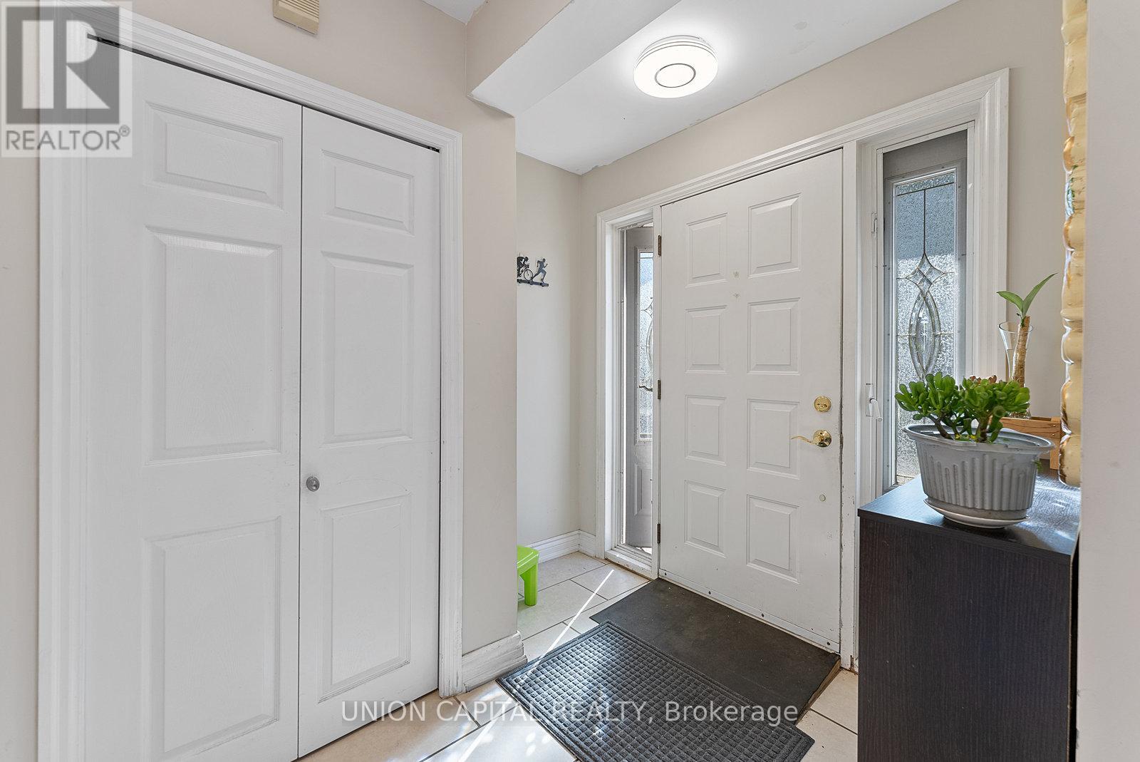37 Callowhill Drive, Toronto, Ontario  M9R 3L3 - Photo 2 - W12463760