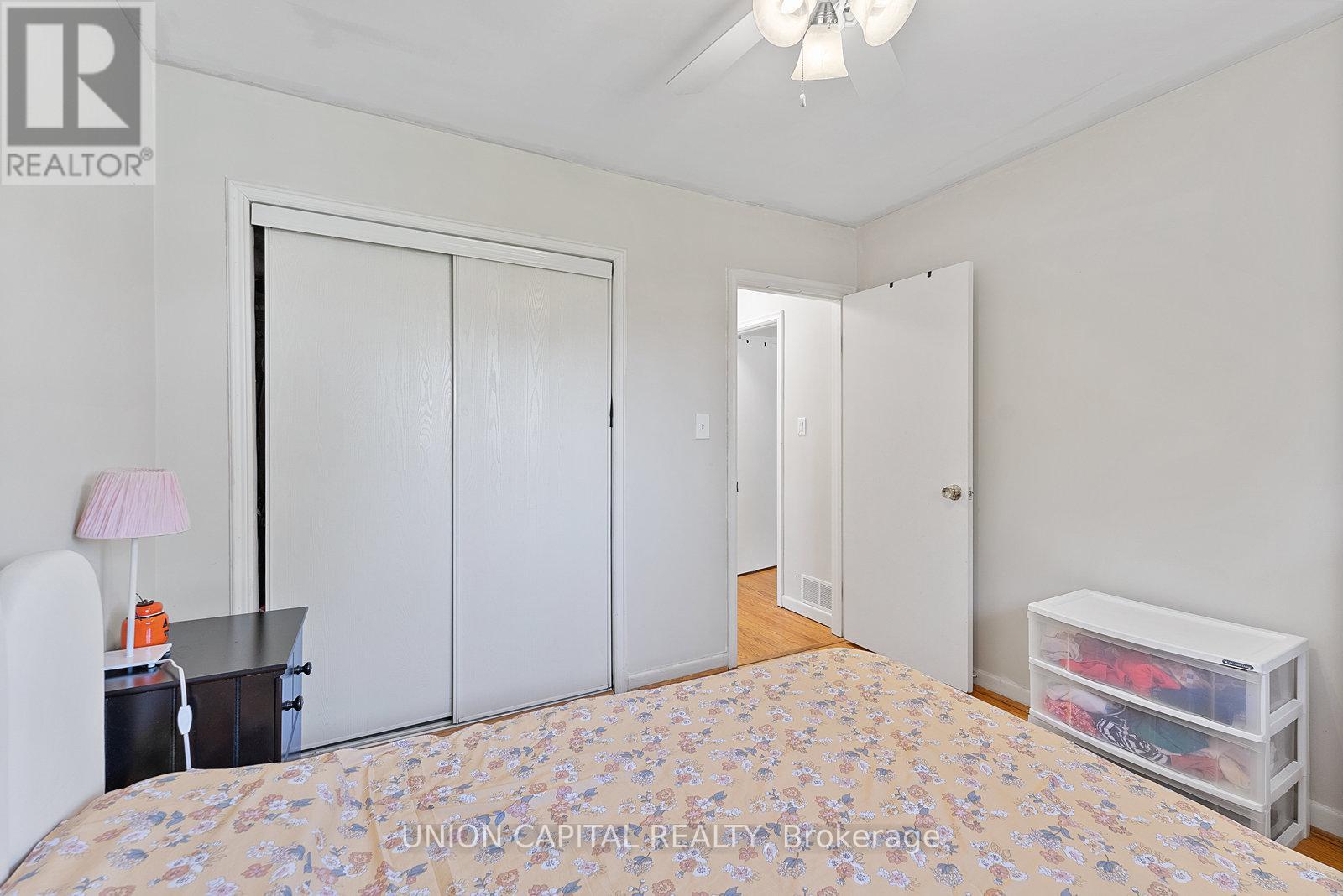 37 Callowhill Drive, Toronto, Ontario  M9R 3L3 - Photo 22 - W12463760
