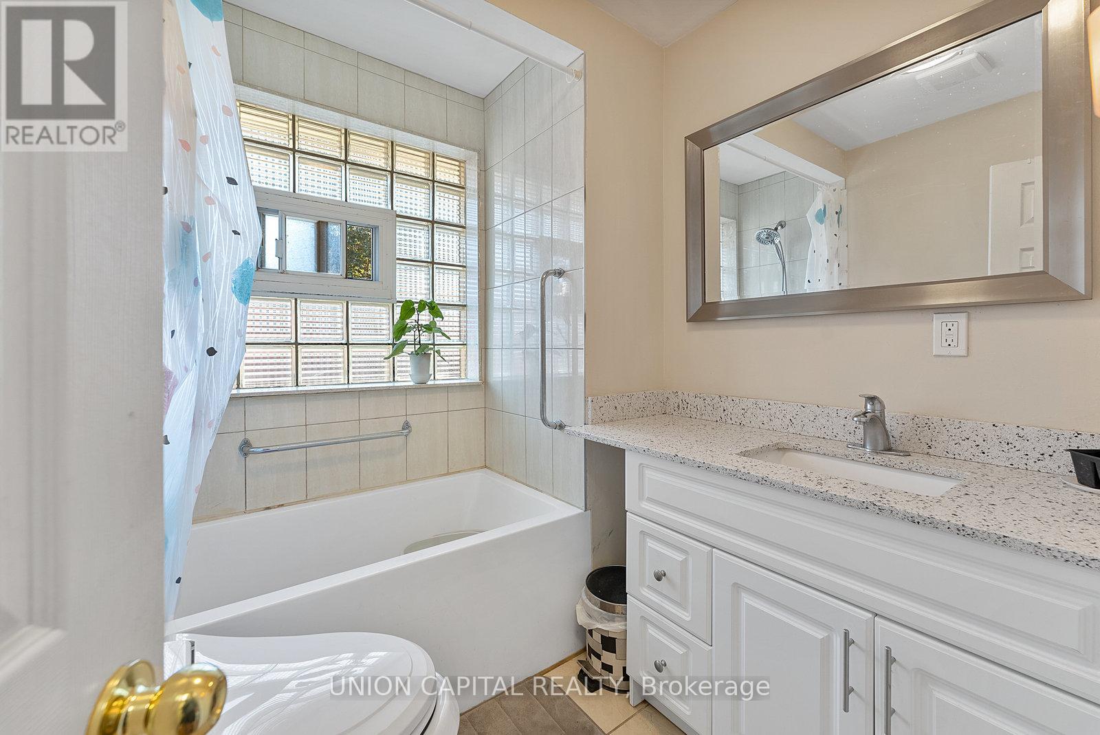 37 Callowhill Drive, Toronto, Ontario  M9R 3L3 - Photo 23 - W12463760