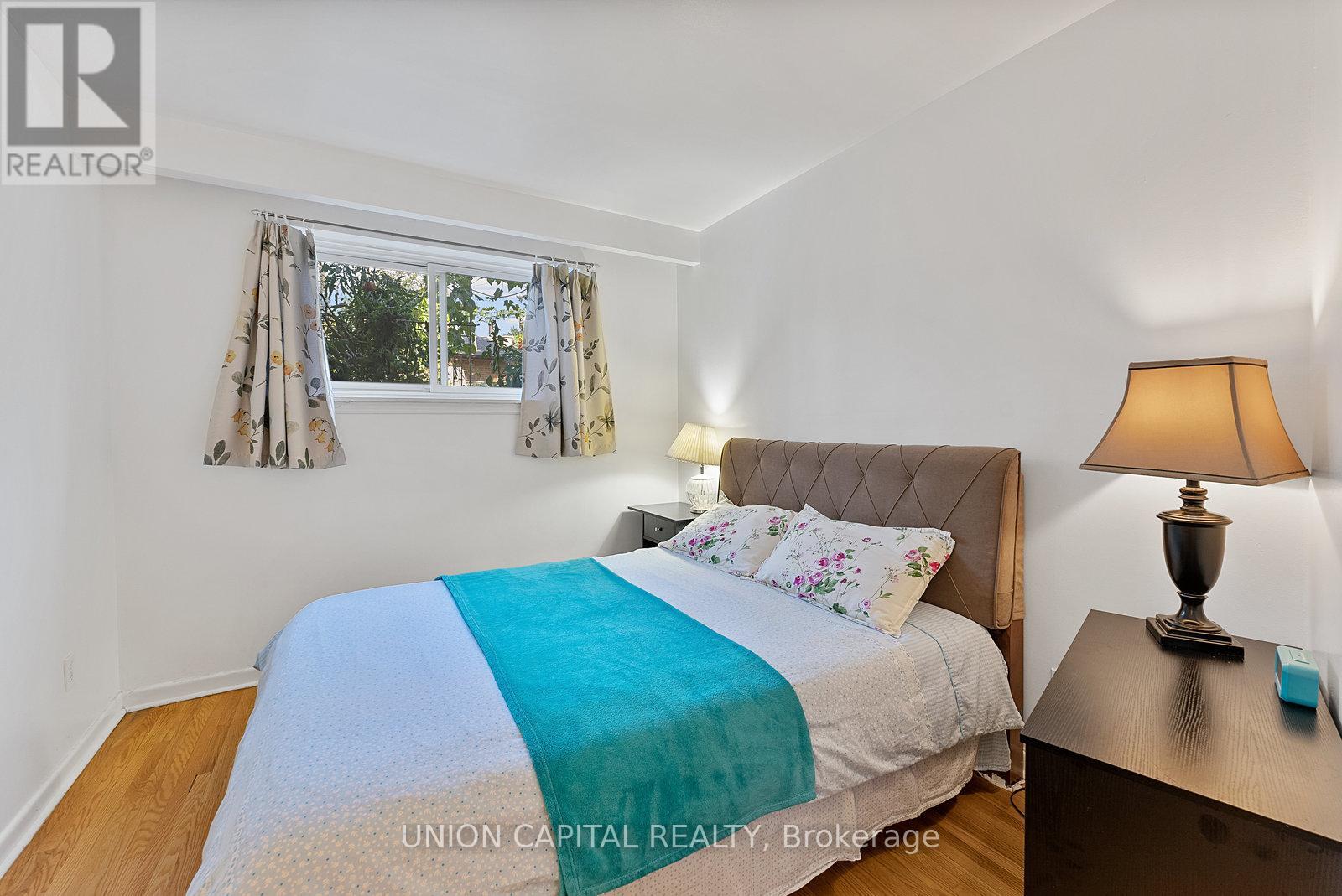 37 Callowhill Drive, Toronto, Ontario  M9R 3L3 - Photo 25 - W12463760