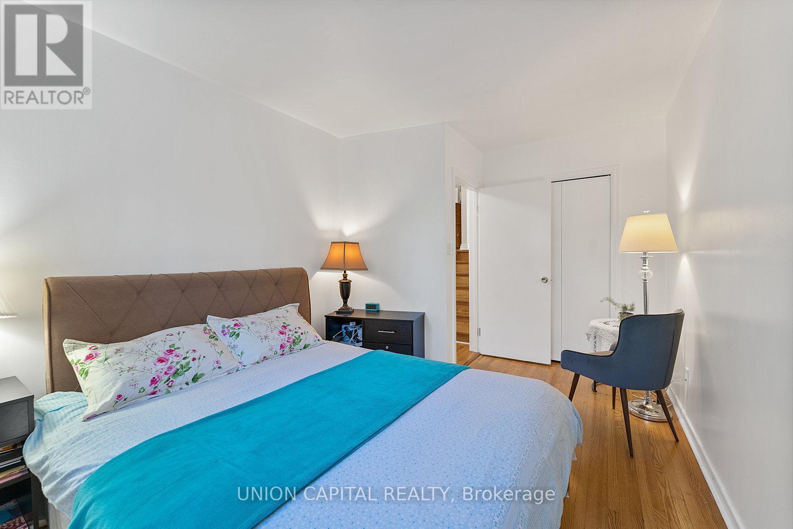 37 Callowhill Drive, Toronto, Ontario  M9R 3L3 - Photo 26 - W12463760