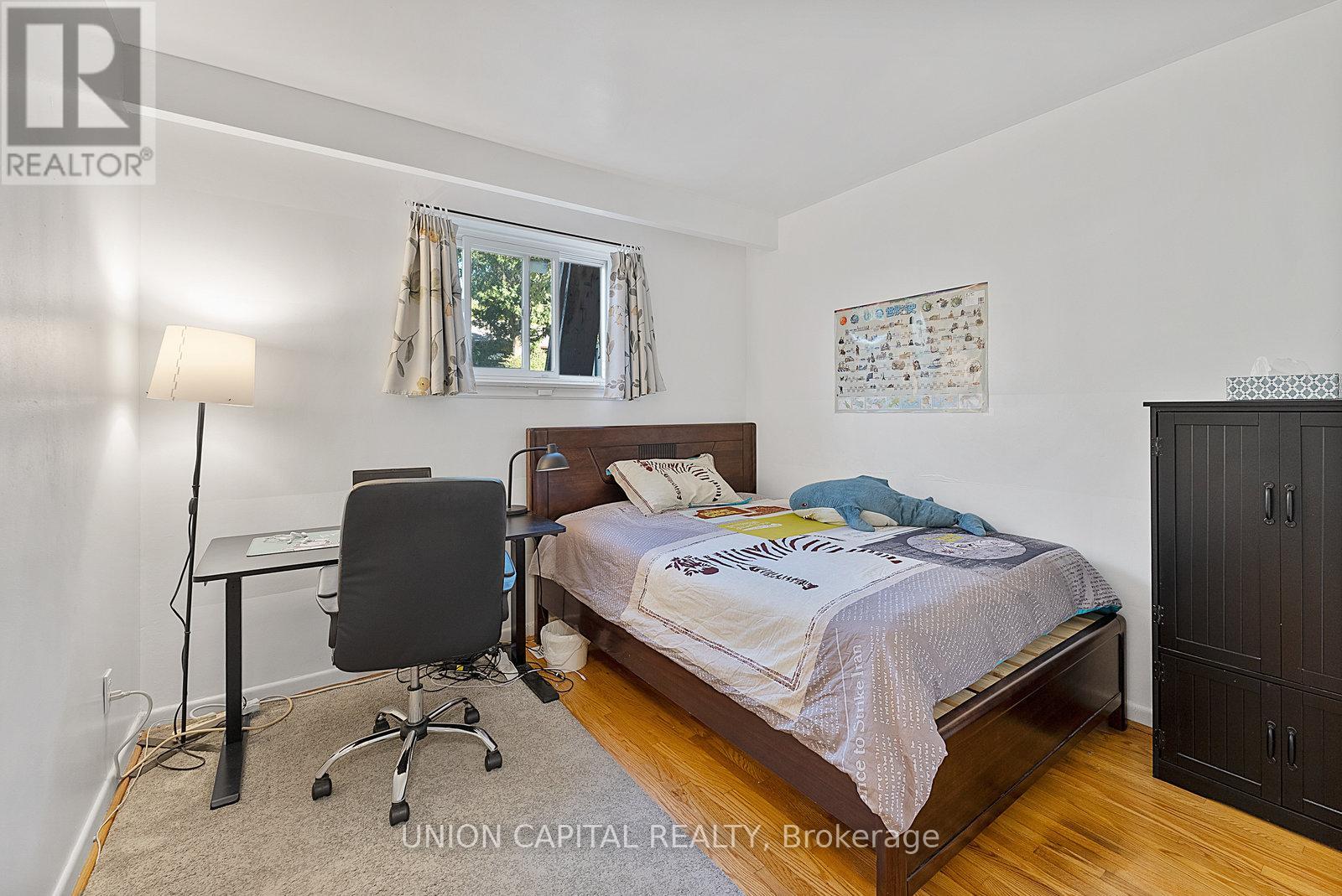 37 Callowhill Drive, Toronto, Ontario  M9R 3L3 - Photo 27 - W12463760