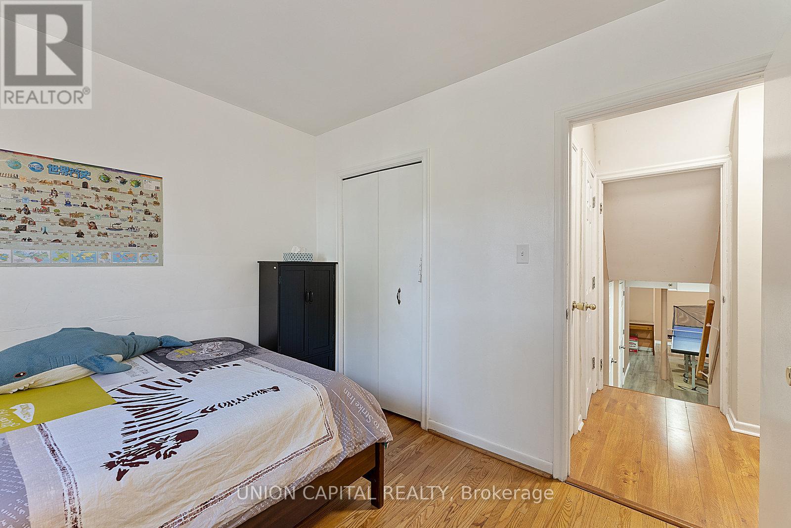 37 Callowhill Drive, Toronto, Ontario  M9R 3L3 - Photo 28 - W12463760