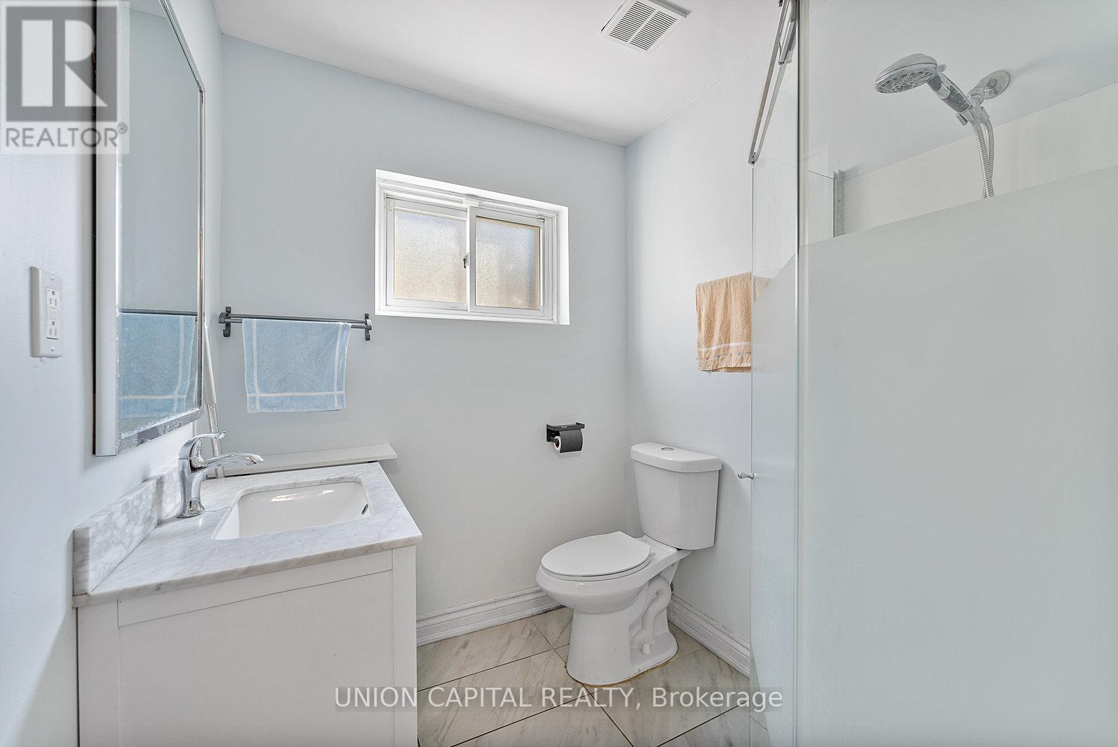 37 Callowhill Drive, Toronto, Ontario  M9R 3L3 - Photo 29 - W12463760