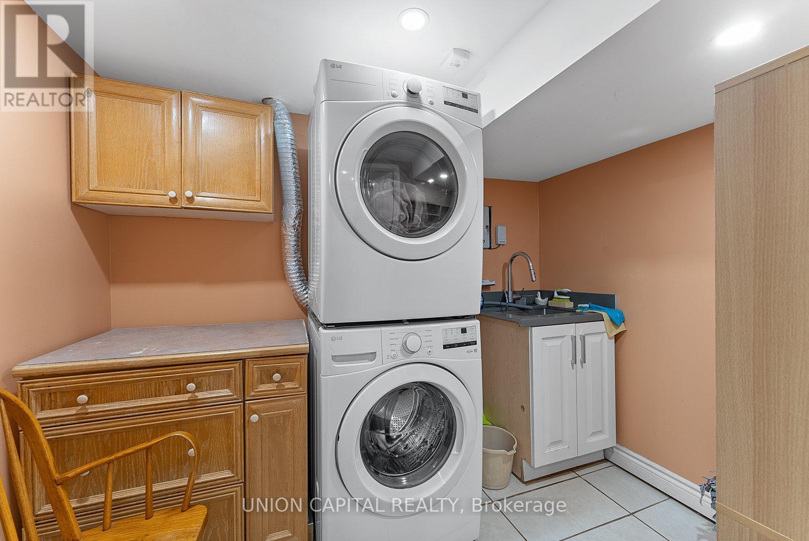 37 Callowhill Drive, Toronto, Ontario  M9R 3L3 - Photo 33 - W12463760