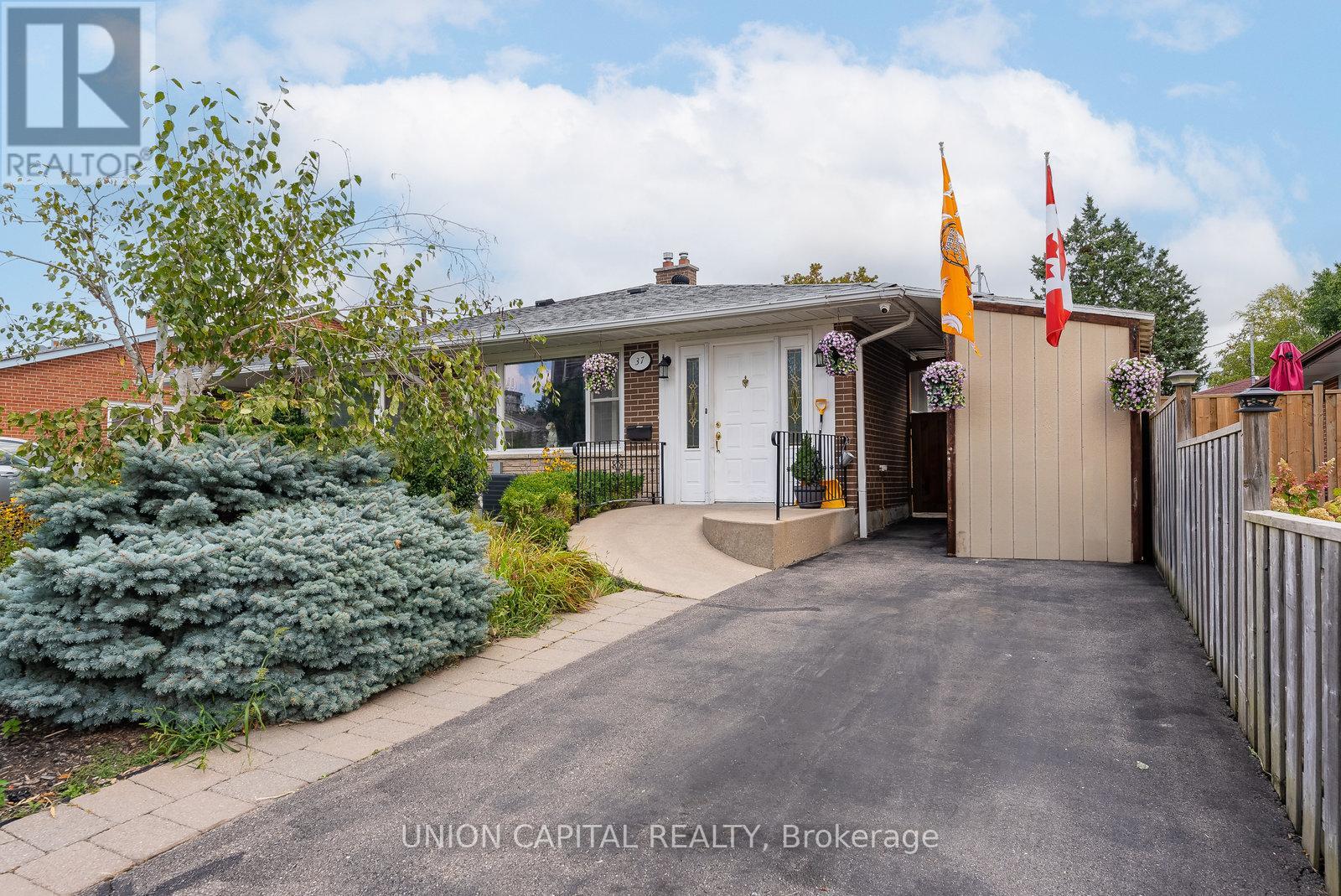 37 Callowhill Drive, Toronto, Ontario  M9R 3L3 - Photo 36 - W12463760