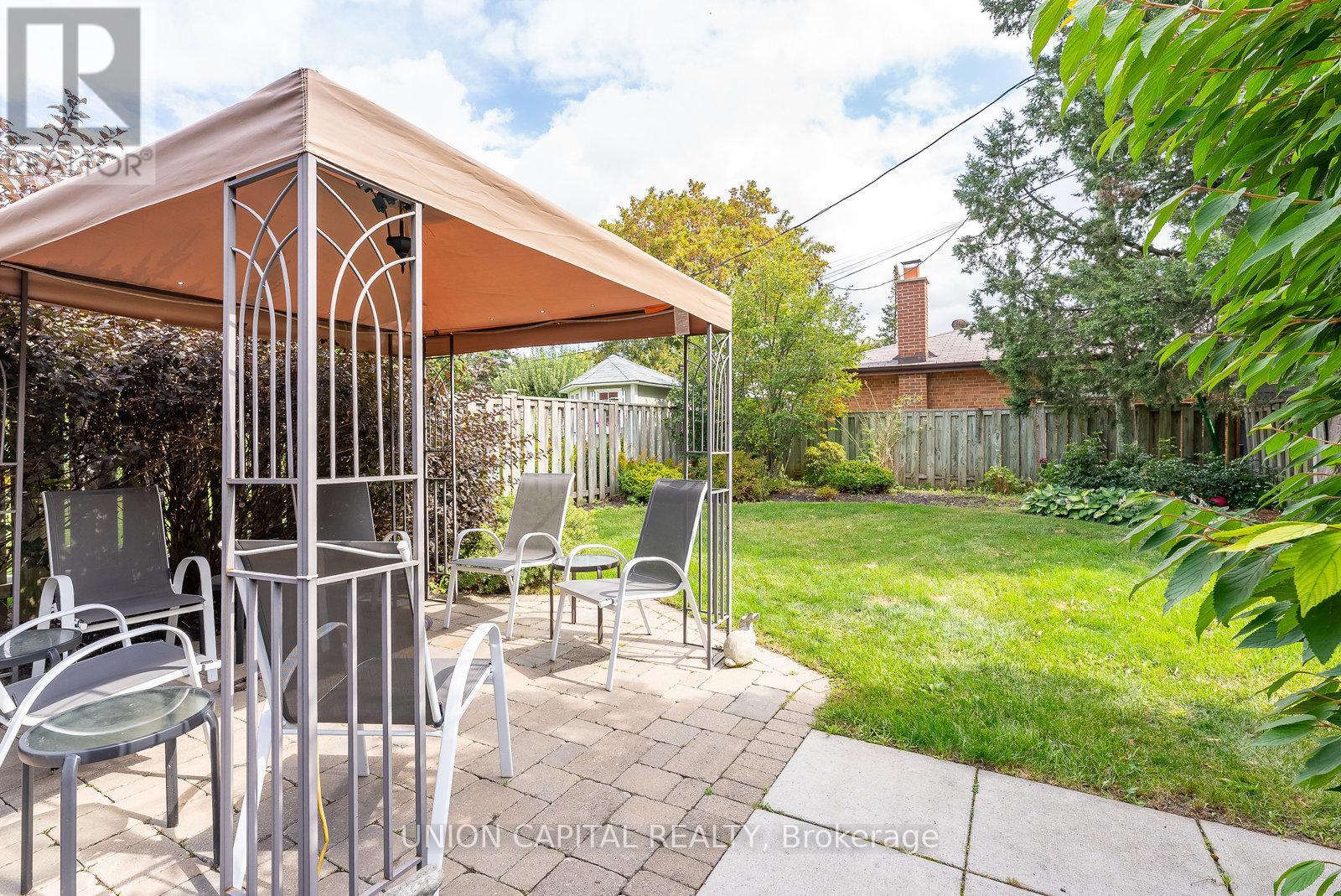 37 Callowhill Drive, Toronto, Ontario  M9R 3L3 - Photo 38 - W12463760