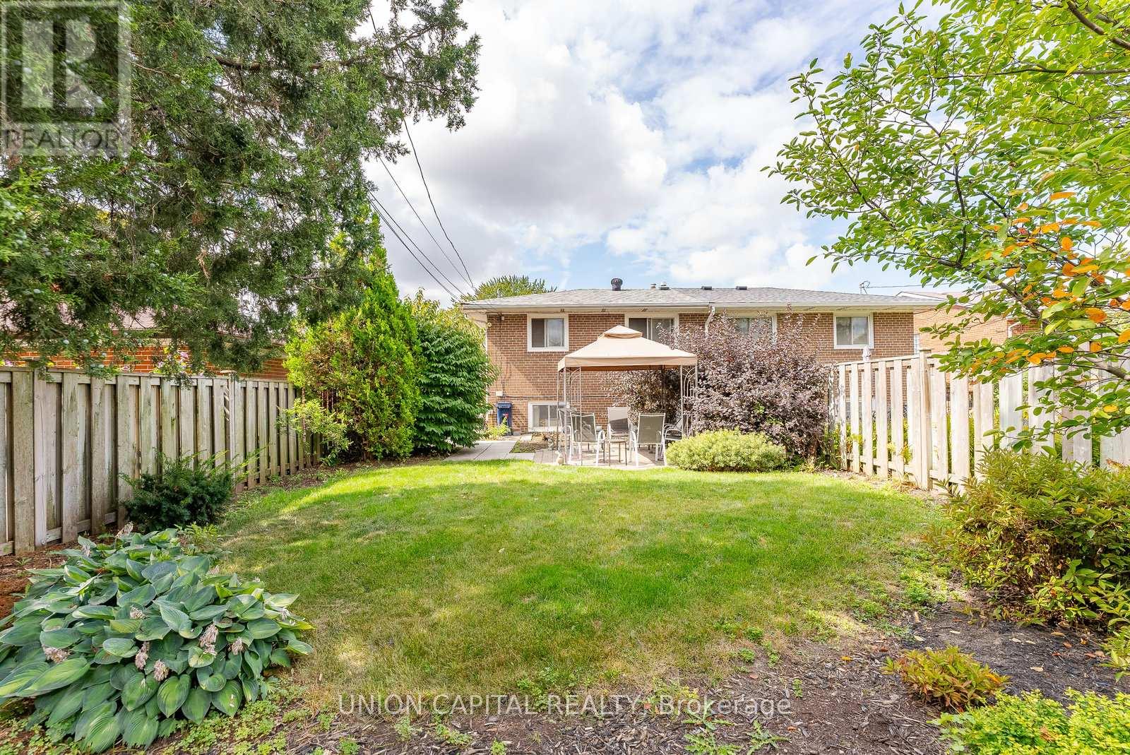37 Callowhill Drive, Toronto, Ontario  M9R 3L3 - Photo 41 - W12463760