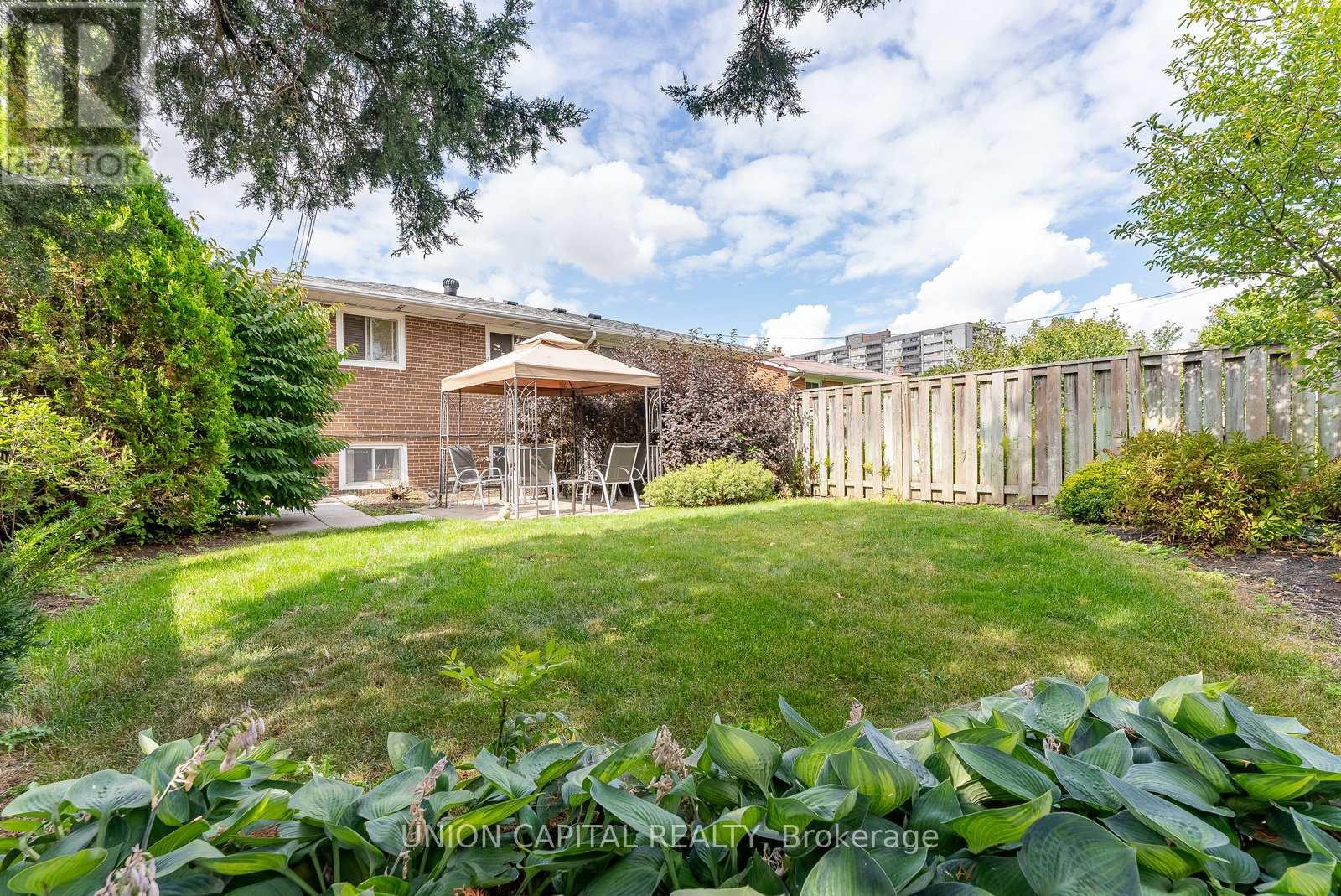 37 Callowhill Drive, Toronto, Ontario  M9R 3L3 - Photo 42 - W12463760