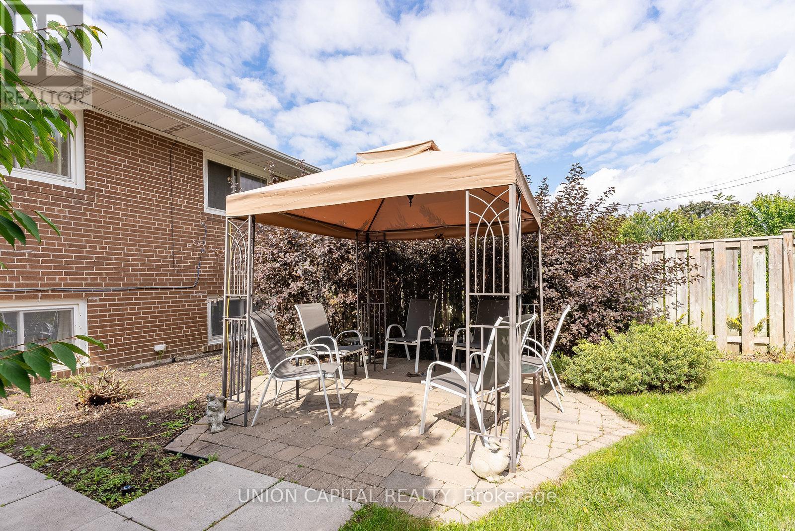37 Callowhill Drive, Toronto, Ontario  M9R 3L3 - Photo 43 - W12463760