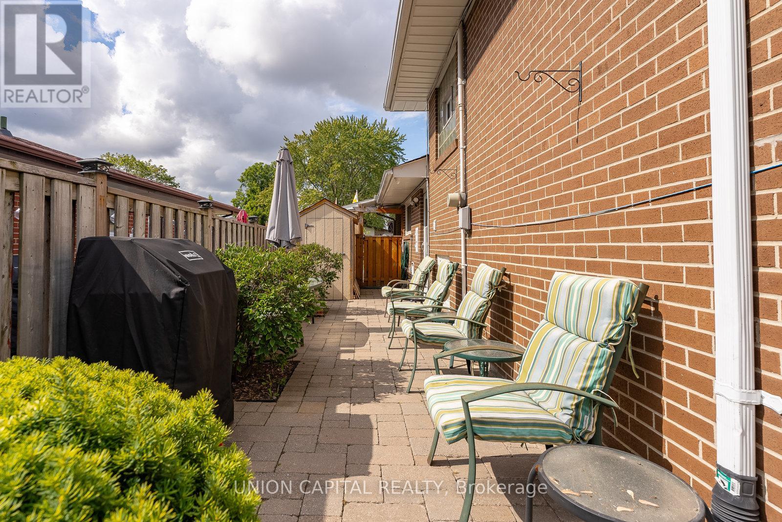 37 Callowhill Drive, Toronto, Ontario  M9R 3L3 - Photo 46 - W12463760