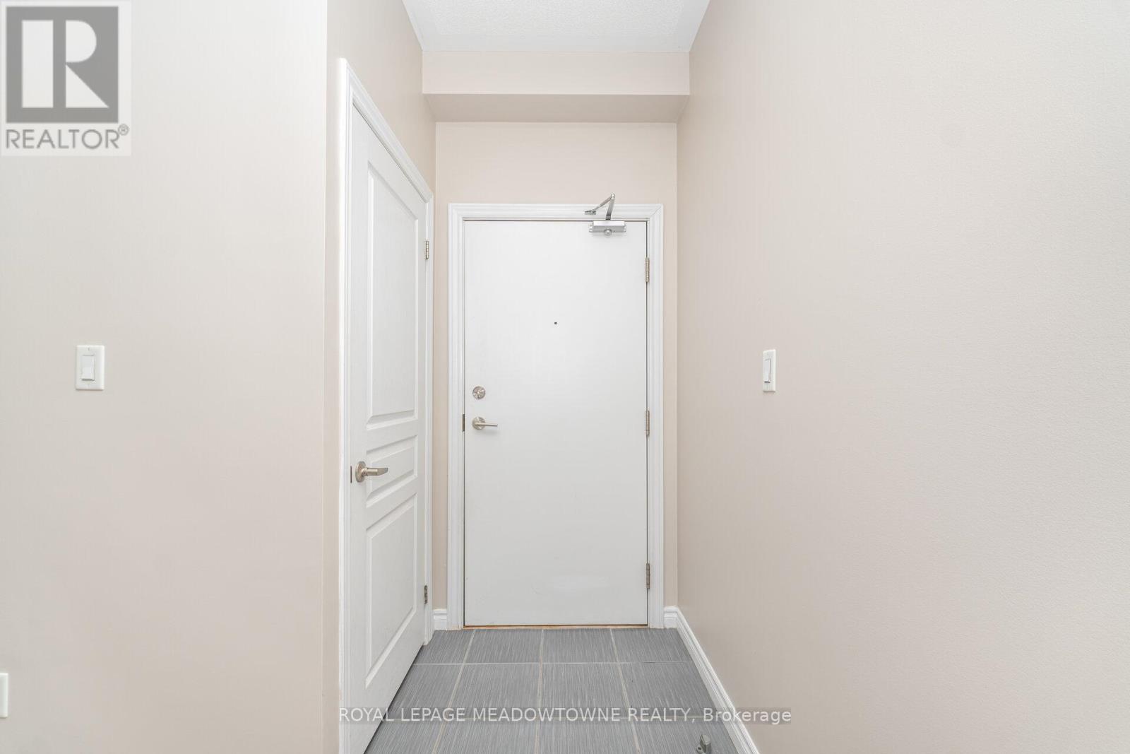 137 - 570 Lolita Gardens, Mississauga, Ontario  L5A 0A1 - Photo 6 - W12463768