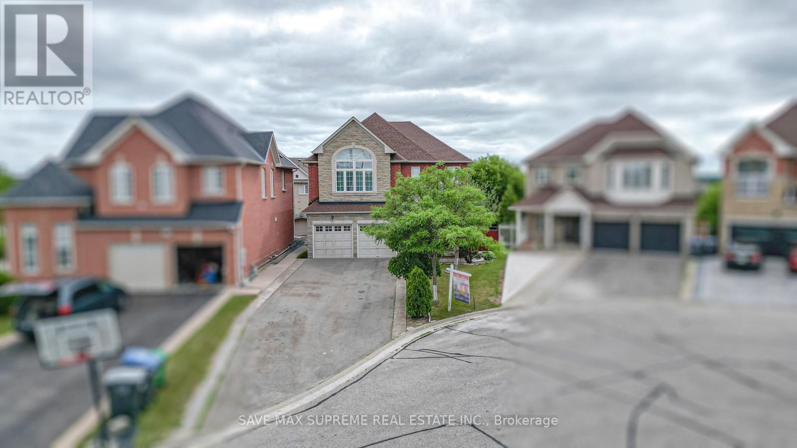 4 OZARK COURT, Brampton, Ontario