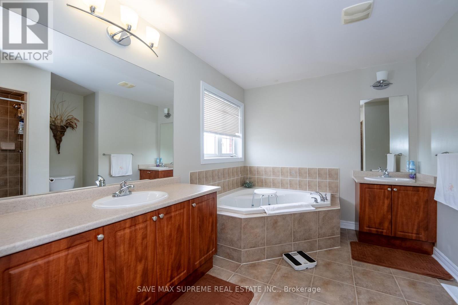 4 Ozark Court, Brampton, Ontario  L6Y 0L4 - Photo 23 - W12463795