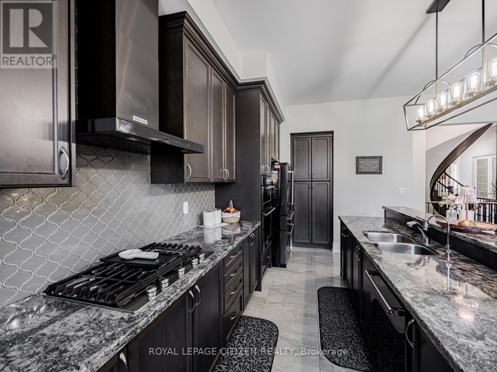 15 Possession Crescent, Brampton, Ontario  L6P 4K3 - Photo 17 - W12463818
