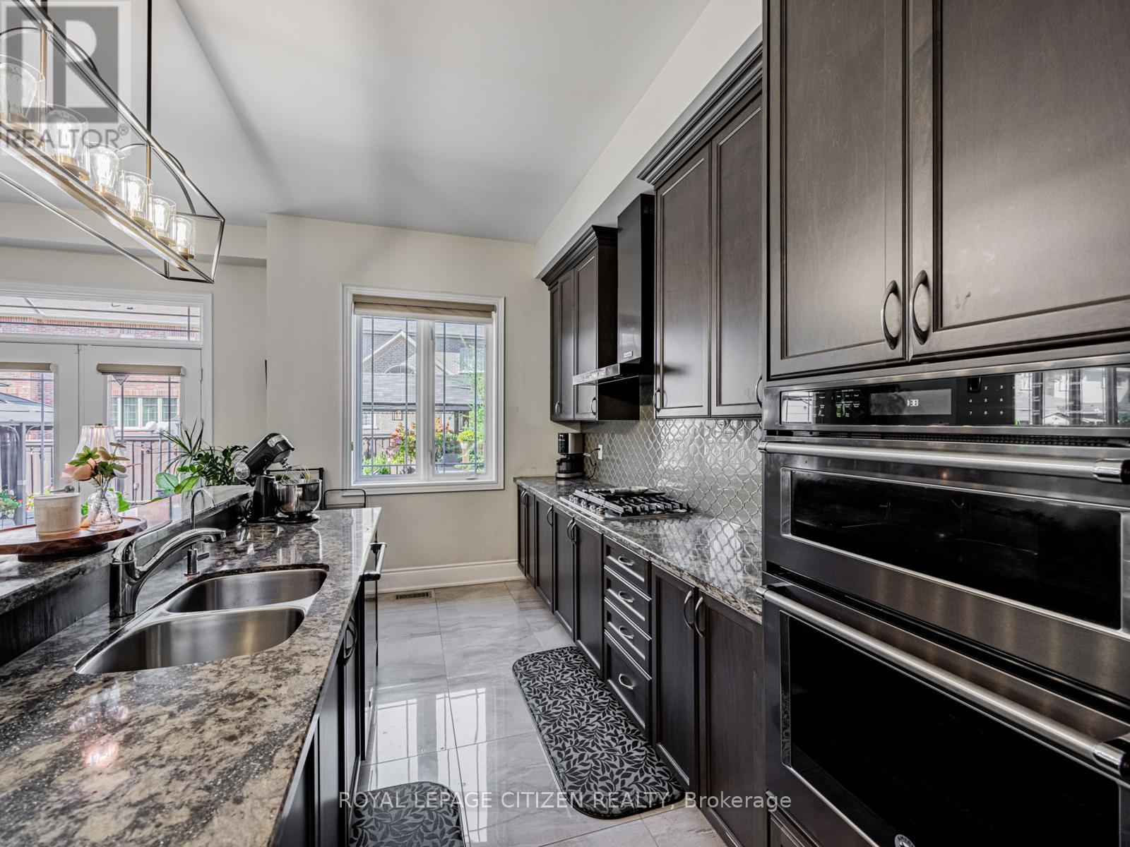 15 Possession Crescent, Brampton, Ontario  L6P 4K3 - Photo 18 - W12463818