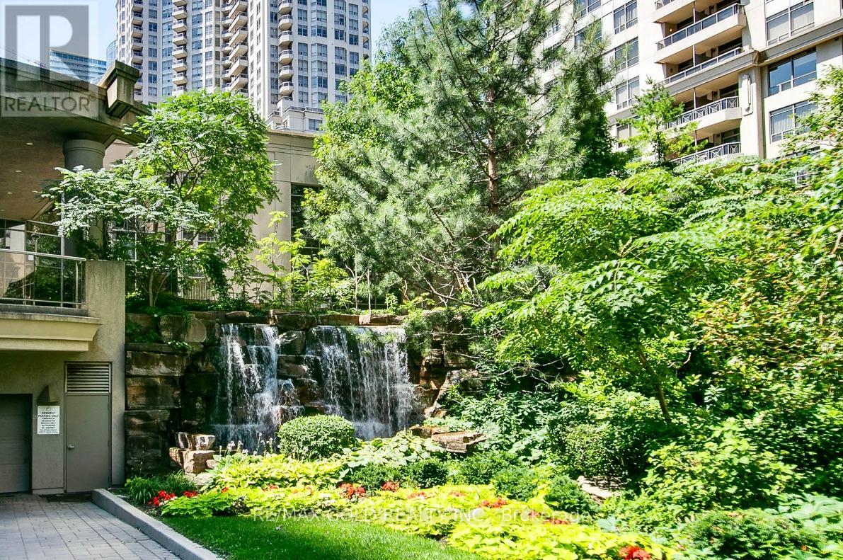#2207 - 3880 Duke Of York Boulevard, Mississauga, Ontario  L5B 4M7 - Photo 39 - W12462984