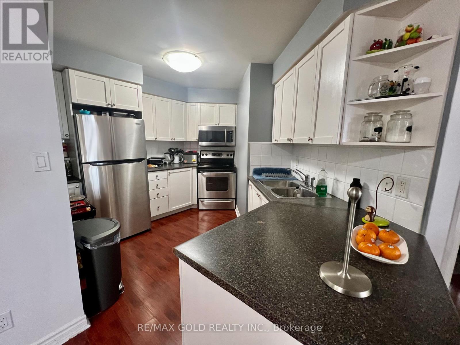#2207 - 3880 Duke Of York Boulevard, Mississauga, Ontario  L5B 4M7 - Photo 4 - W12462984