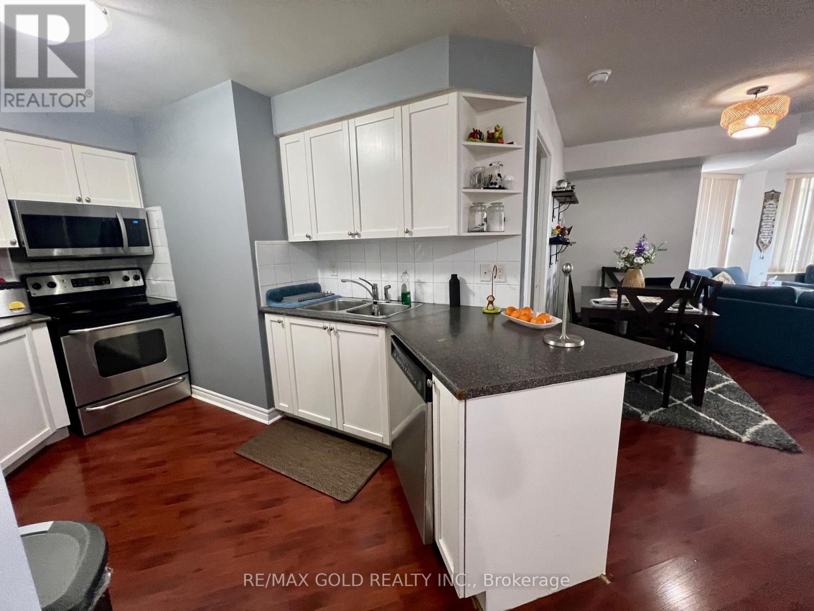 #2207 - 3880 Duke Of York Boulevard, Mississauga, Ontario  L5B 4M7 - Photo 6 - W12462984