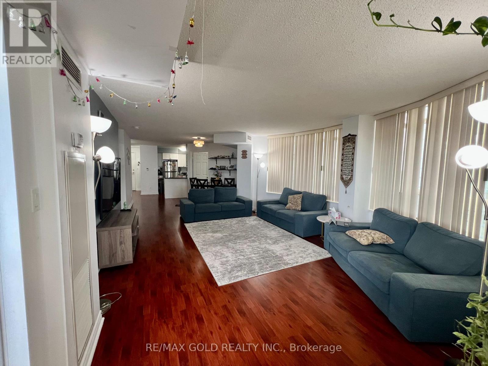 #2207 - 3880 Duke Of York Boulevard, Mississauga, Ontario  L5B 4M7 - Photo 9 - W12462984