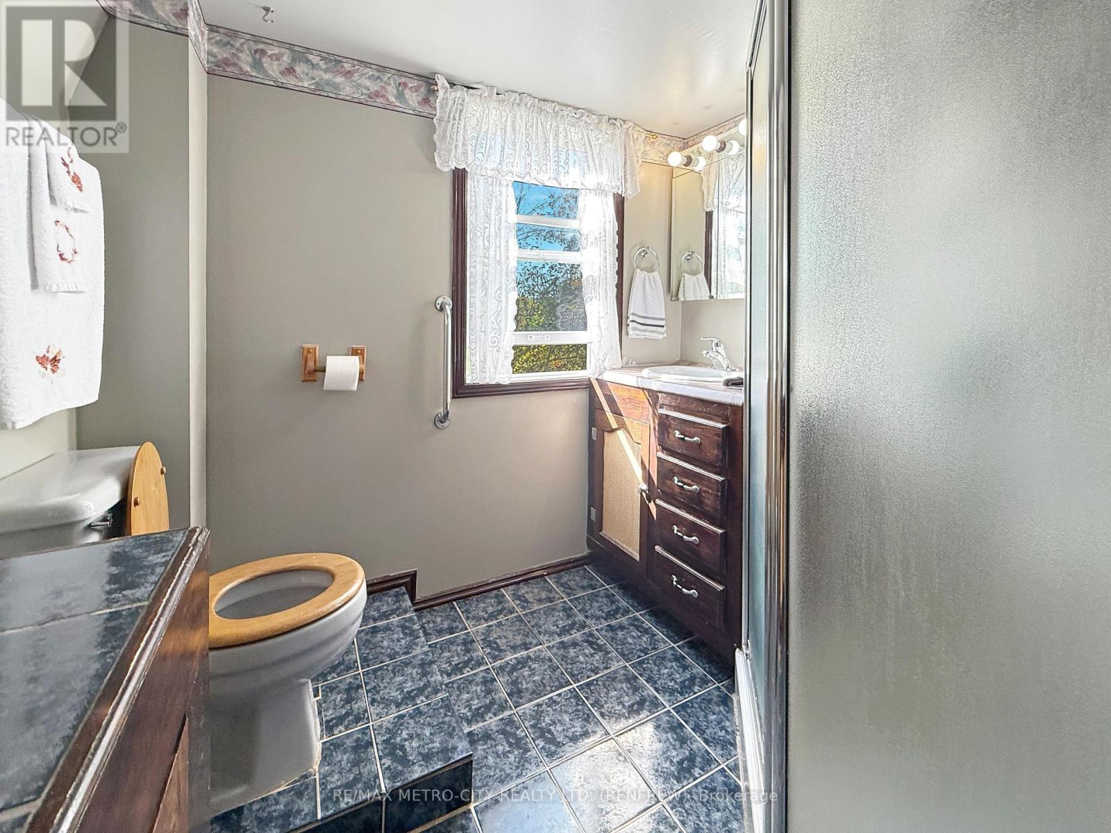 330 Mclean Street, Renfrew, Ontario  K7V 1B3 - Photo 19 - X12462096